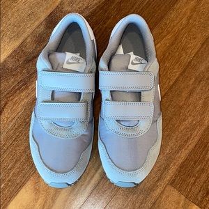 BRAND NEW boys nike sneakers